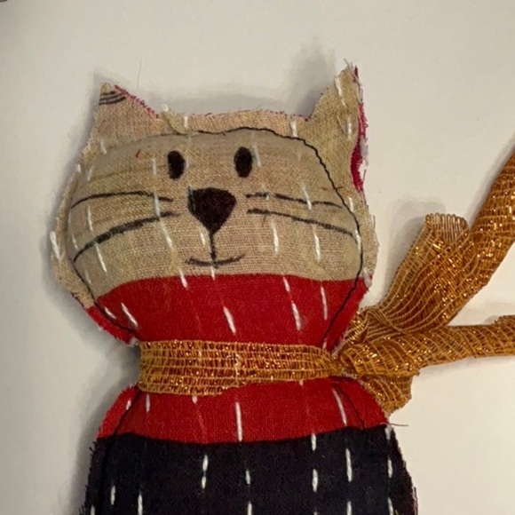 Handcrafted Kantha Cat Family Folk Art Decor Set with 7” Kantha “Rug” - Picture 3 of 15